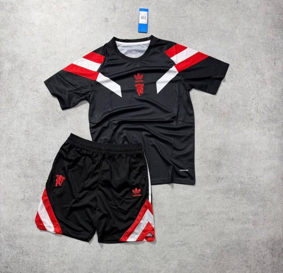 Conjunto Manchester United Red Devil 2024/25 - Negro/Rojo