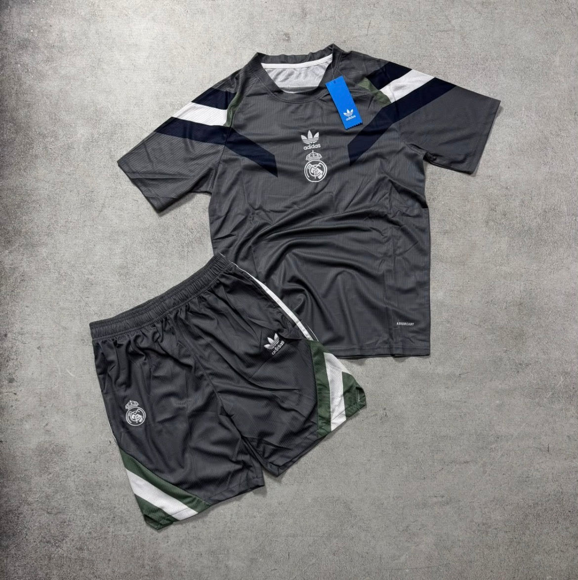 Conjunto Real Madrid 2024/25 - Gris